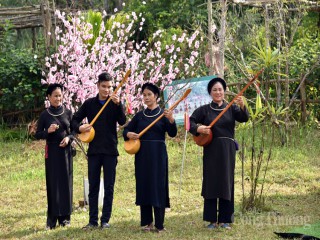 "Làng và những sắc hoa"- Nét văn hoá của đồng bào dân tộc chào đón năm mới